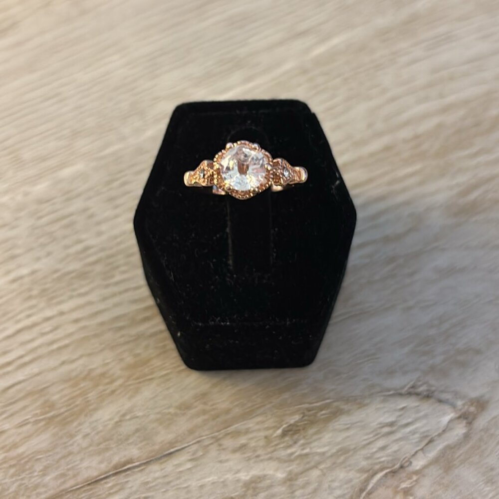 Rose Gold Retro-Antique Round Zirconia on a Sterling Silver Setting